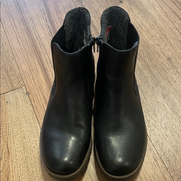 Rieker Payton Black Chelsea Boots - Picture 2 of 9